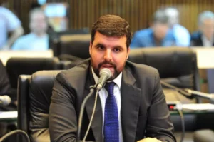 Deputado Lupion exige na LDO recursos para seguro rural em 2024; crítica aos R$ 500 mi prometidos e não pagos.
