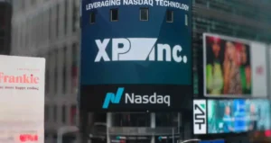 A Itaúsa (ITSA4) realiza estratégica venda de 1,5% das ações da XP Inc. por R$ 900 mi, visando reforçar o caixa e ampliar a liquidez da holding.