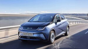 BYD ultrapassa Tesla em vendas de carros elétricos