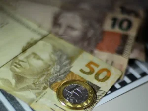 Retiradas em fundos de investimento atingem R$ 127,86 bi em 2023