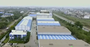 Imagem da fábrica da SML, destacando instalações modernas e sustentáveis, símbolo da expansão da empresa no mercado brasileiro.