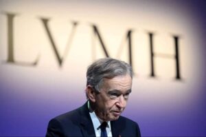 Bernard Arnault reconquista título de mais rico do mundo