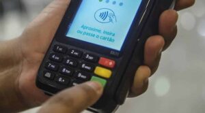 O bom desempenho dos serviços financeiros auxiliares influenciou a volta do setor de serviços ao campo positivo - Foto - Marcello Casal Jr/Agência Brasil