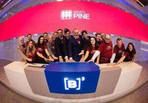 O Banco Pine foi o primeiro banco médio a ter papéis negociados na Bolsa, ingressando em 2007