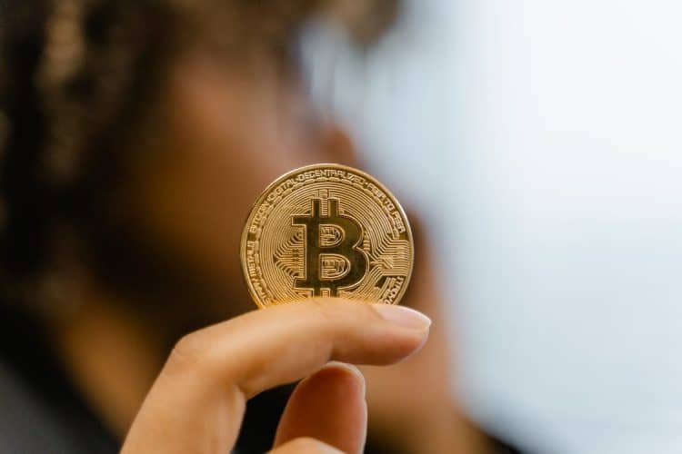 Bitcoin supera US$ 69 mil com alta de 11% em maio