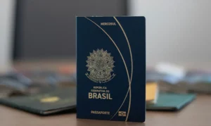 Passaporte brasileiro ascende no ranking de 2024
