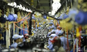 Confiança da indústria aumenta em 2024, revela CNI