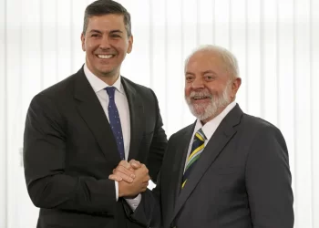 Brasil e Paraguai discutem tarifas de Itaipu