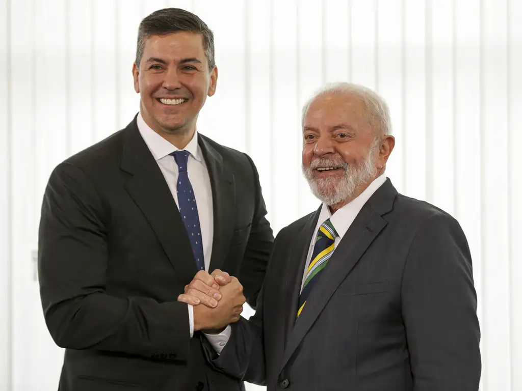 Brasil e Paraguai discutem tarifas de Itaipu