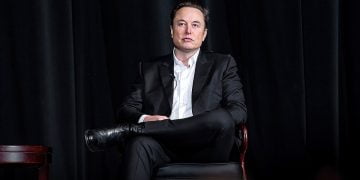 Elon Musk pondera comprar a Globo: o que diz a lei?