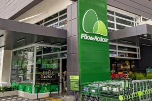 GPA tem prejuízo trimestral de R$ 303 milhões e ações caem