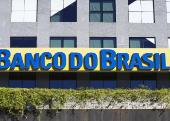 Banco do Brasil se destaca como a melhor opção para investidores de dividendos, segundo análises de junho. Saiba mais.