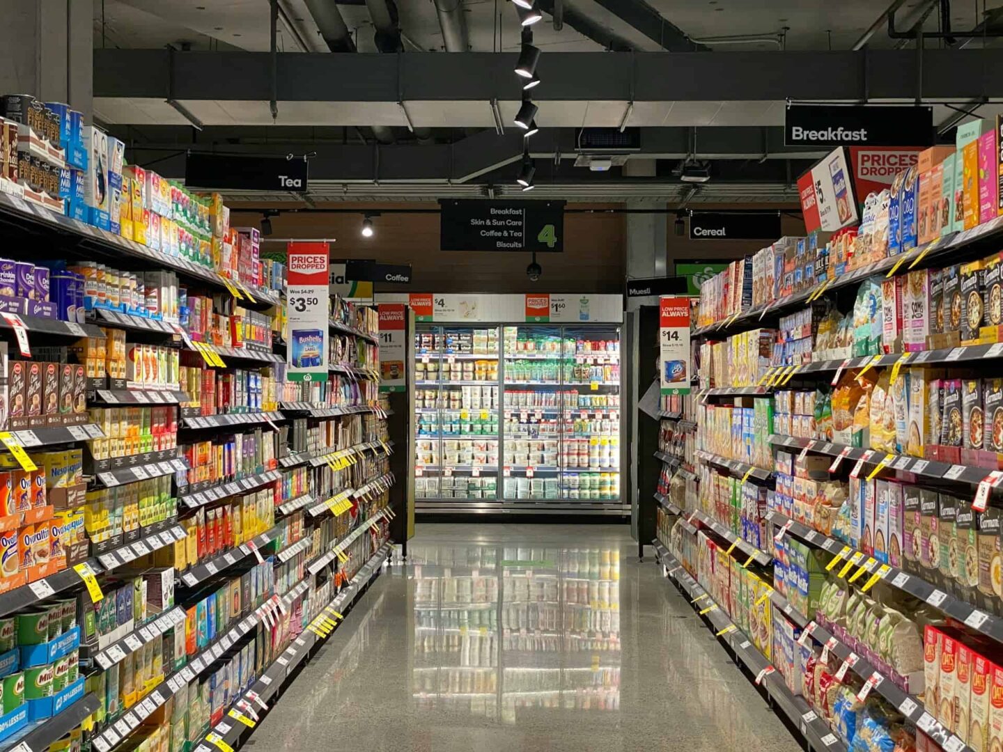 Governo avalia flexibilização de feriados para supermercados