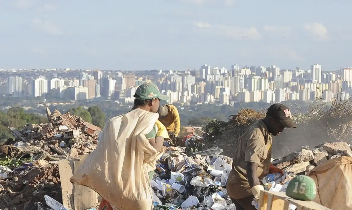 Lixo global pode atingir 3,8 bilhões de toneladas em 2050