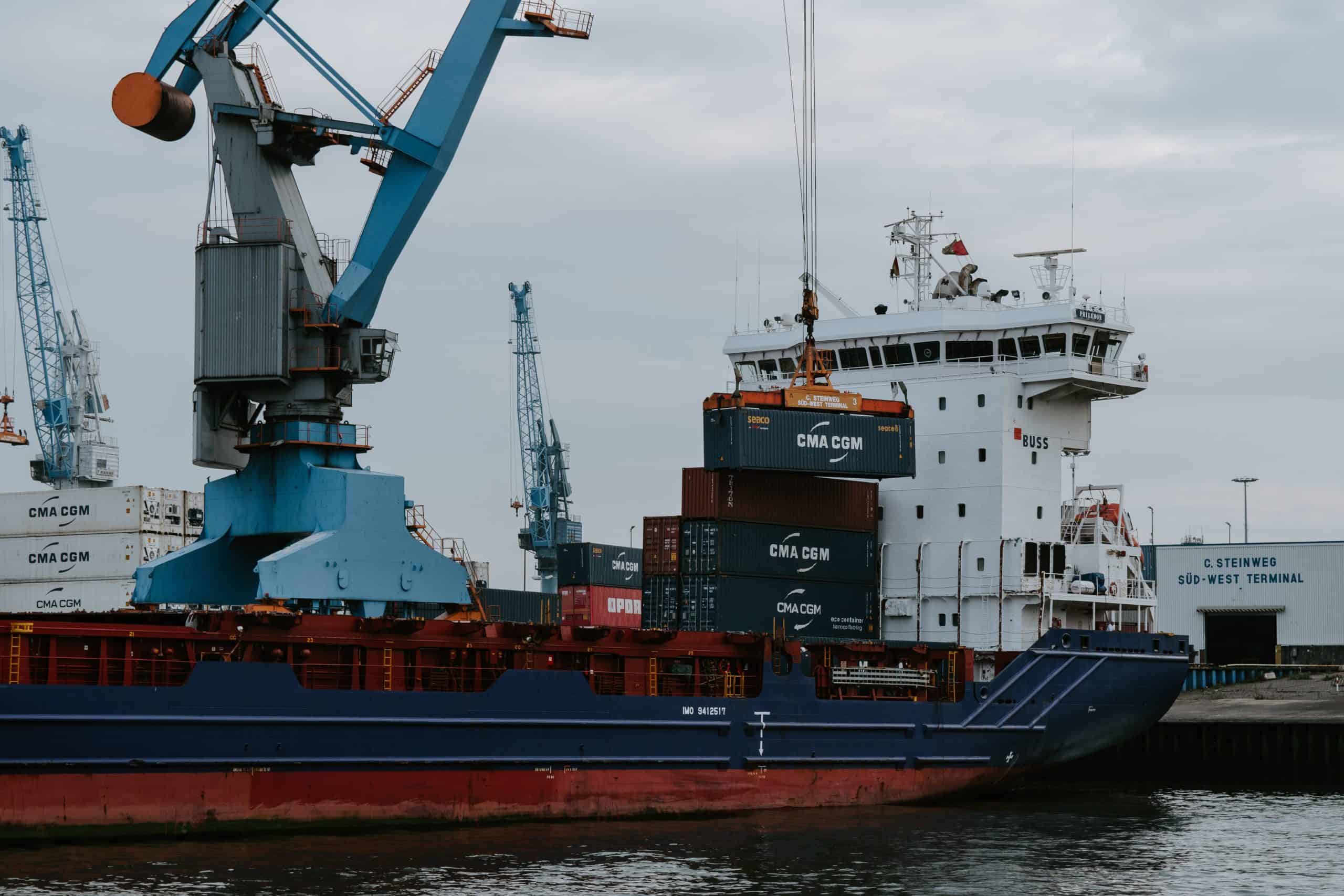 Navegação sob ameaça: consequências para o comércio mundial