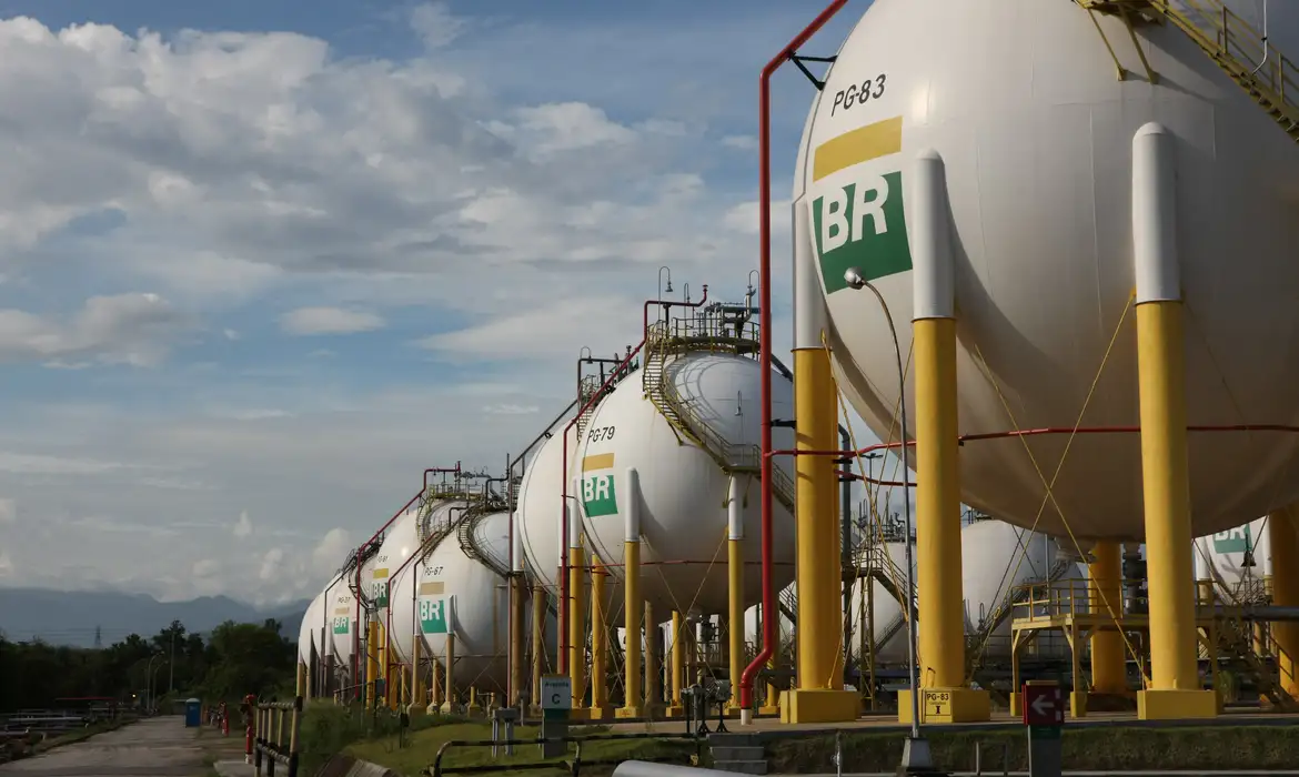 Petrobras reinicia operações na África