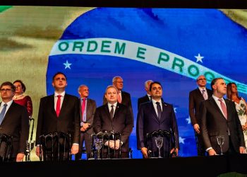 Da esquerda para direita: Paulo Gonet, Rodrigo Pacheco, Manoel Murrieta, Tarcísio Bonfim e Luis Roberto Barroso. (Foto: Assessoria Conamp)