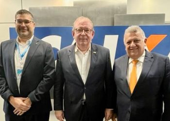 No registro, Tarso de Tassis, Ricardo Cavalcante e Carlos Vieira. (Foto: Sistema Fiec)