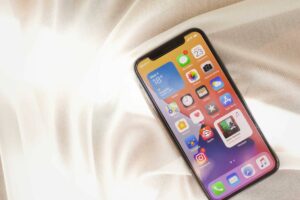 carregar iPhone em baixo do travesseiro