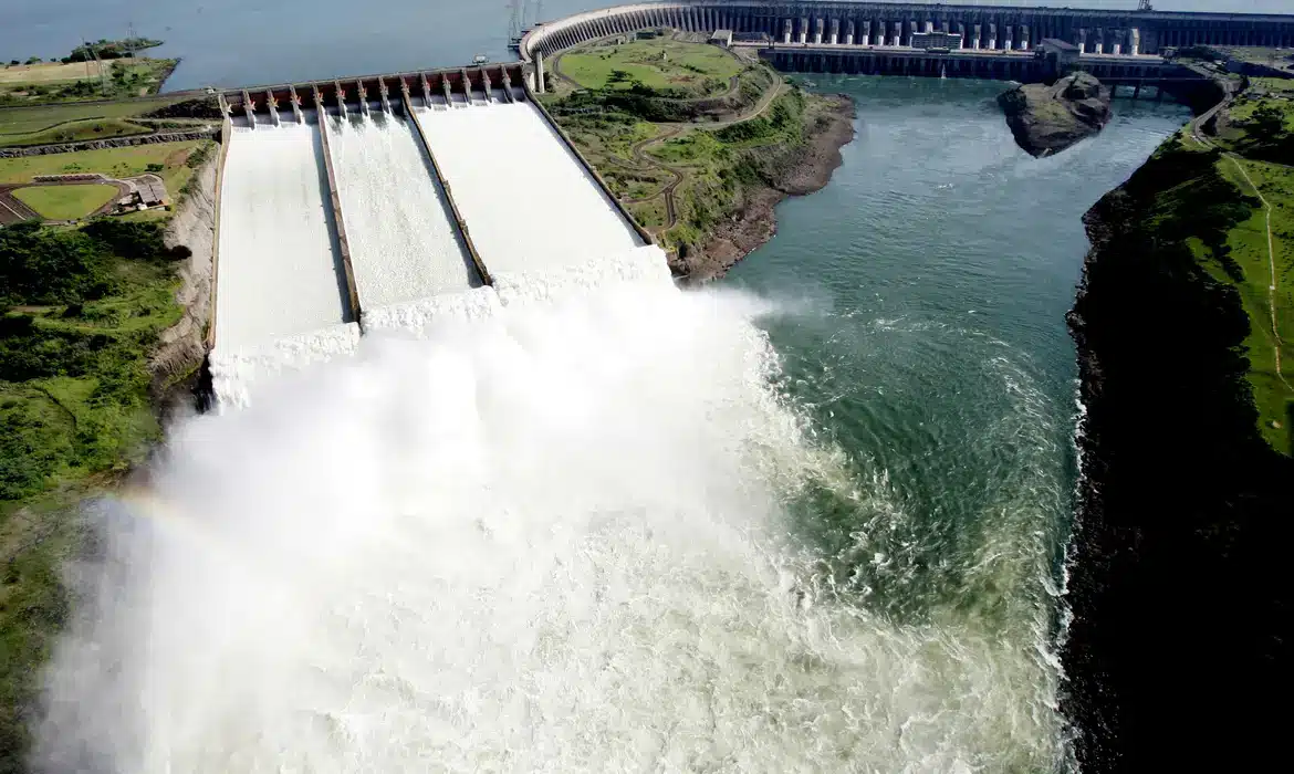 Brasil e Paraguai fecham acordo sobre tarifa da Usina de Itaipu