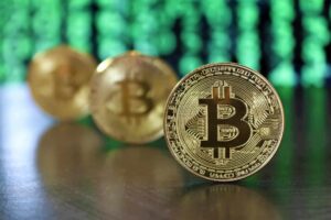 Bitcoin recua em março após alta de 44% em fevereiro