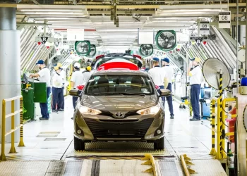 Aumento salarial da Toyota muda política monetária do Japão