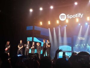 Lucro e projeções do Spotify. (Foto: Sry85/Wikimedia Commons)