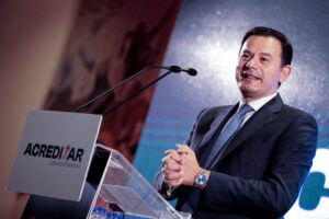 Novo governo de Portugal quer restringir permissões de residência