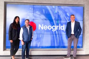 Christiane Cruz Citrângulo (CMSO) | Nicolás Simone (CPTO) | Jean Carlo Klaumann (CEO da Neogrid - à direita)