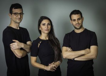 Os cofundadores da Zafran, Sanaz Yashar (centro), Ben Seri e Snir Havdala. (Foto: Divulgação/Eric Sultan)