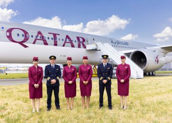 Qatar Airways lança Sama, uma tripulação de cabine desenvolvida por IA. (Foto: Reprodução/AMER SWEIDAN)