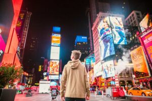 Ranking de compras de mídia em 2023. (Foto: Joshua Earle/Unsplash)