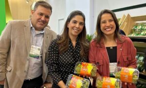 A governadora visitou o estande de Pernambuco, que contou com a presença de Suape e outras entidades governamentais.