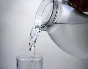 Presença de 'produtos químicos eternos' na água é limitada. (Foto: Wallace Chuck/Pexels)