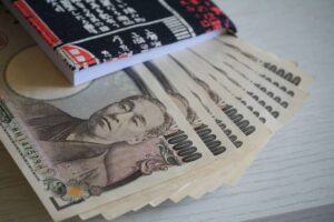 Iene reverte queda após mínima de 34 anos no Japão