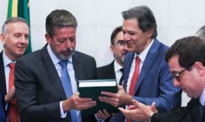 Reforma alivia 18 profissões liberais com alíquota menor; veja lista