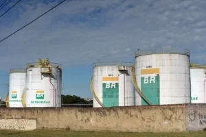 Petróleo próximo a US$ 90 pressiona reajustes em combustíveis