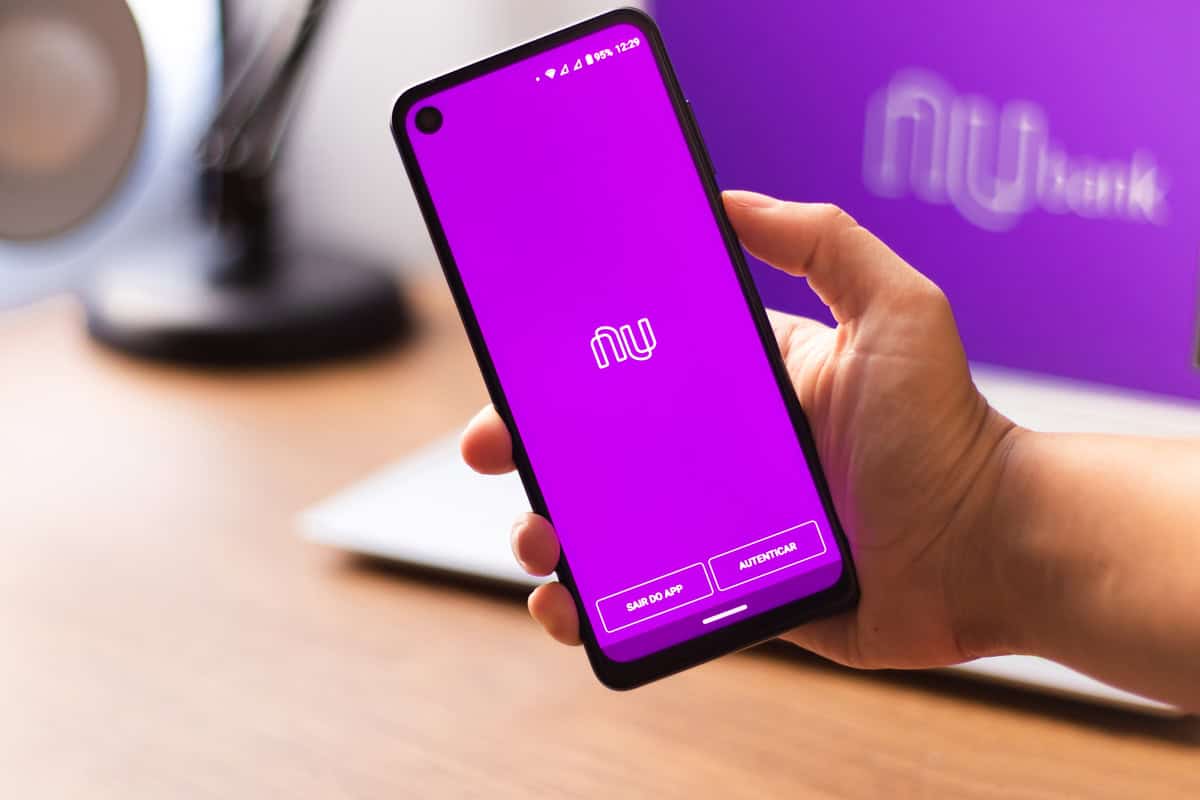 Nubank prepara lançamento de operadora de celular própria