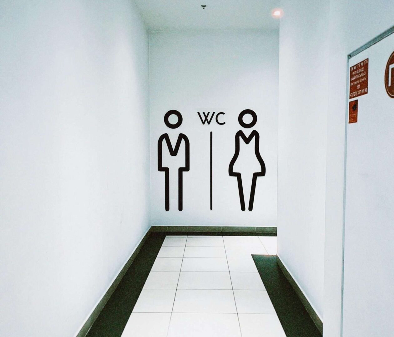 TST julga ilegal vincular bônus a uso de banheiro em empresas