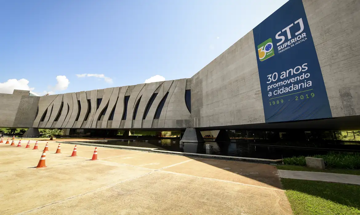 STJ autoriza faculdade a cobrar maiores mensalidades de calouros