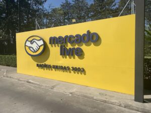 Amazon e Mercado Livre notificadas por vendas irregulares. (Imagem: Divulgação/Mercado Livre)