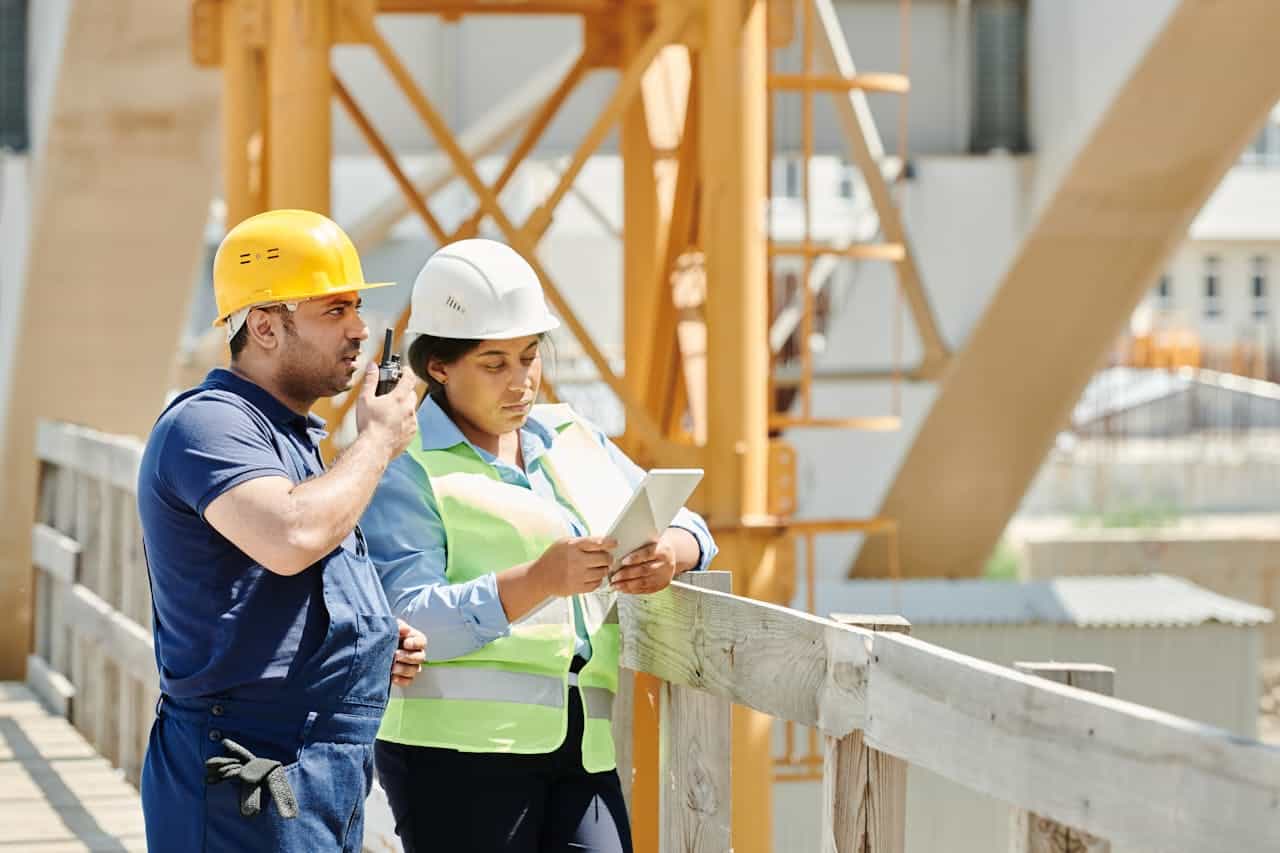 A digitalização no canteiro de obras é um avanço relevante para a indústria da construção.