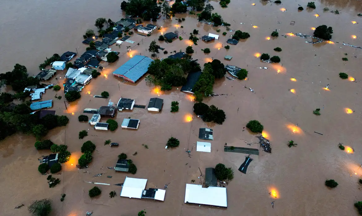 Paralisação das indústrias no RS. (Foto: Diego Vara/Agência Brasil)