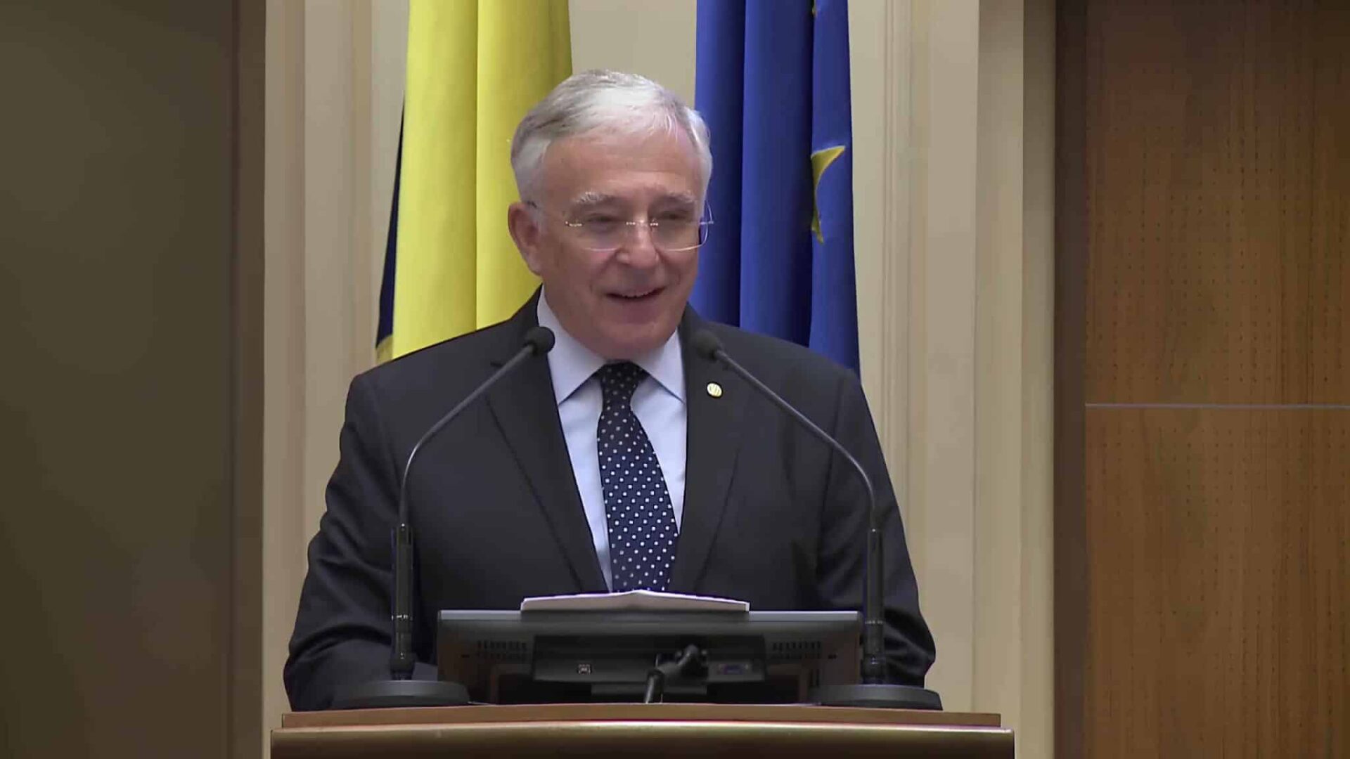 Mugur Isarescu