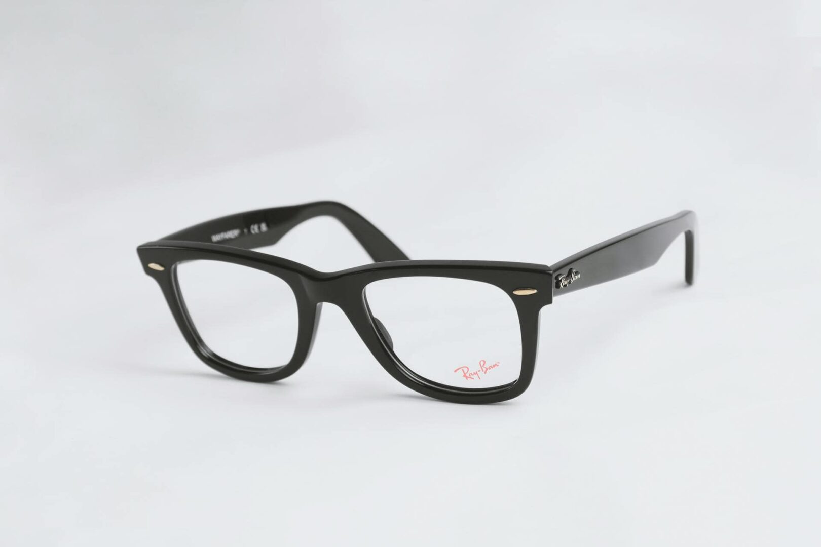 Meta avança no projeto de lançar óculos inteligentes em parceria com a Ray-Ban. (Foto: Joseph Okon/Pexels)