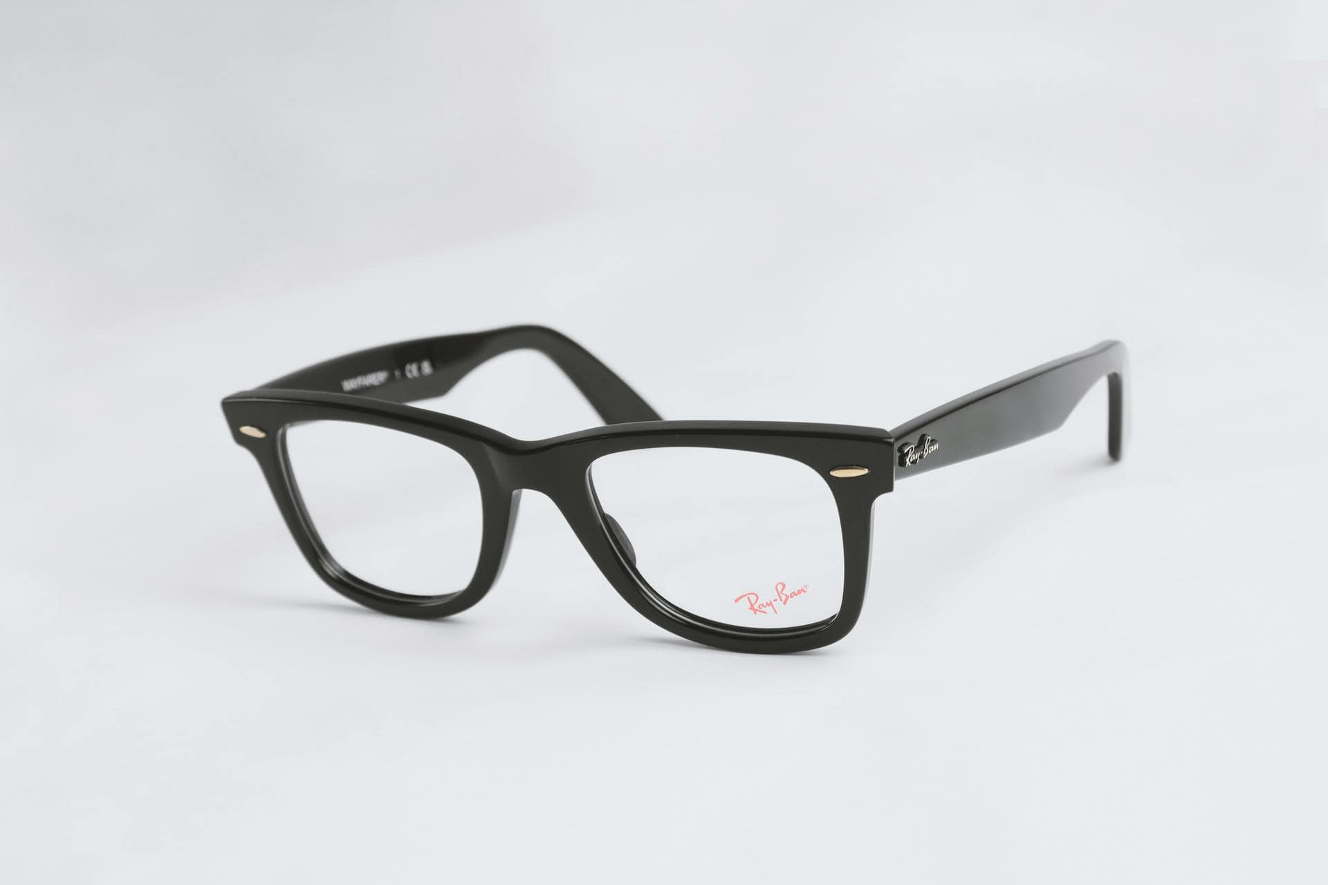 Meta avança no projeto de lançar óculos inteligentes em parceria com a Ray-Ban. (Foto: Joseph Okon/Pexels)