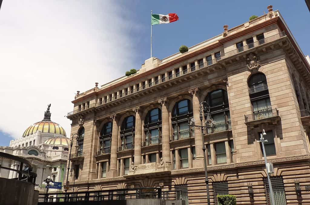 Política monetária dos BCs da Inglaterra e do México. (Foto: Alfonso21/Wikimedia Commons)