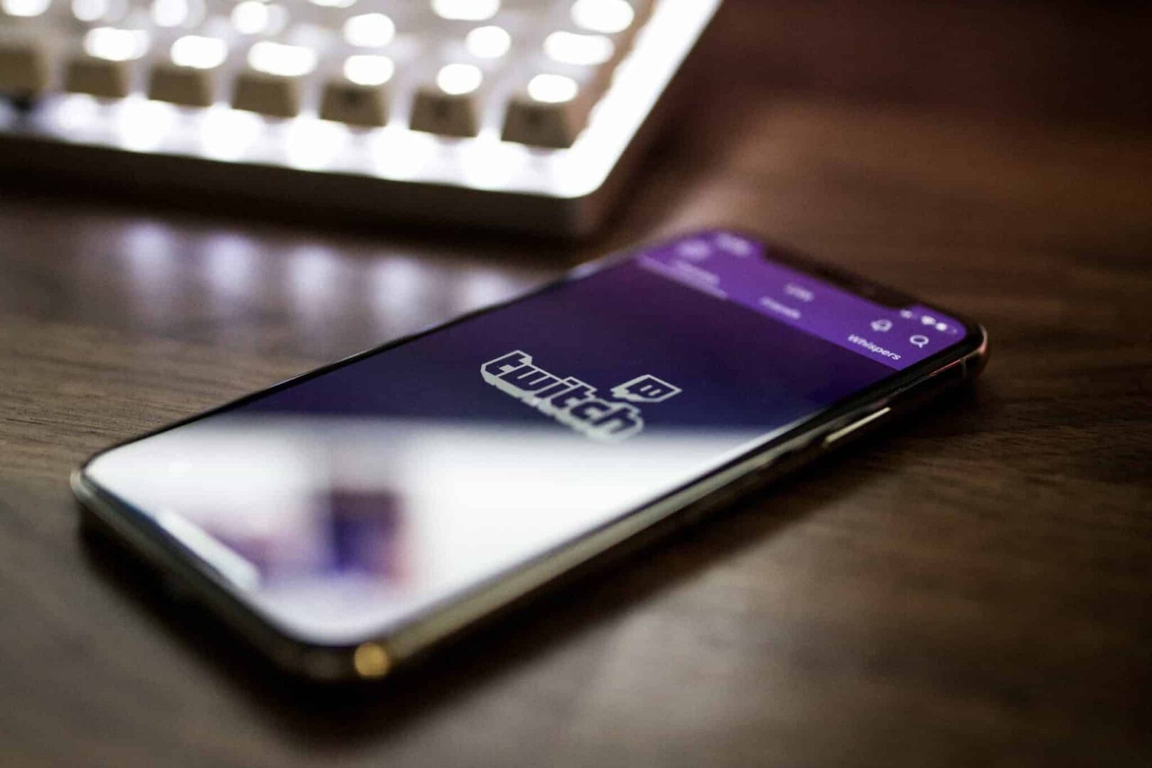 Twitch lança recurso de vídeos curtos para competir com TikTok