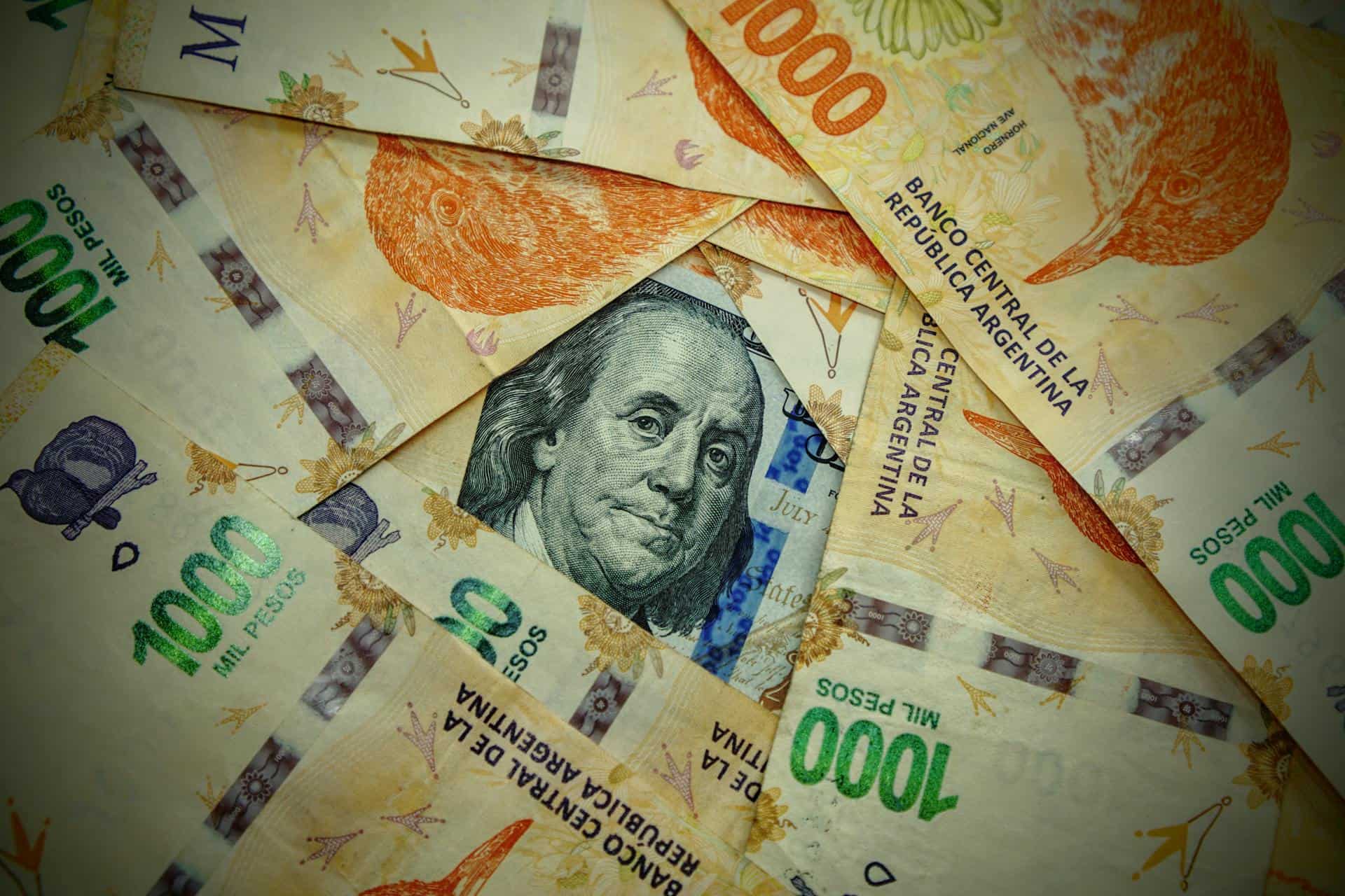 Será o fim do peso argentino? Milei apresenta planos de dolarização