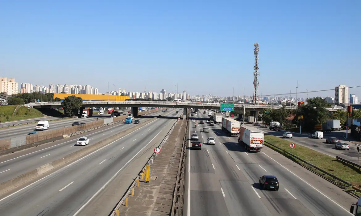 Brasil é o país que mais depende de rodovias entre grandes países